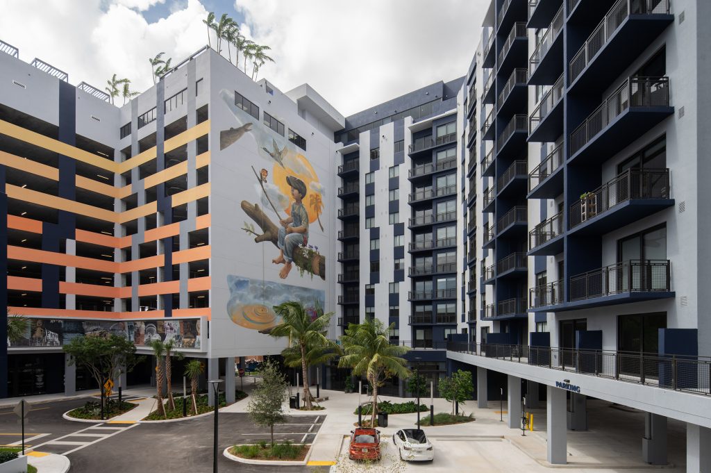 Oaklyn - Exterior Courtyard Daylight